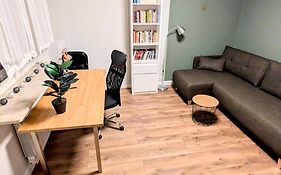 Cozy 2Rm Apartment With 2Xworkspace